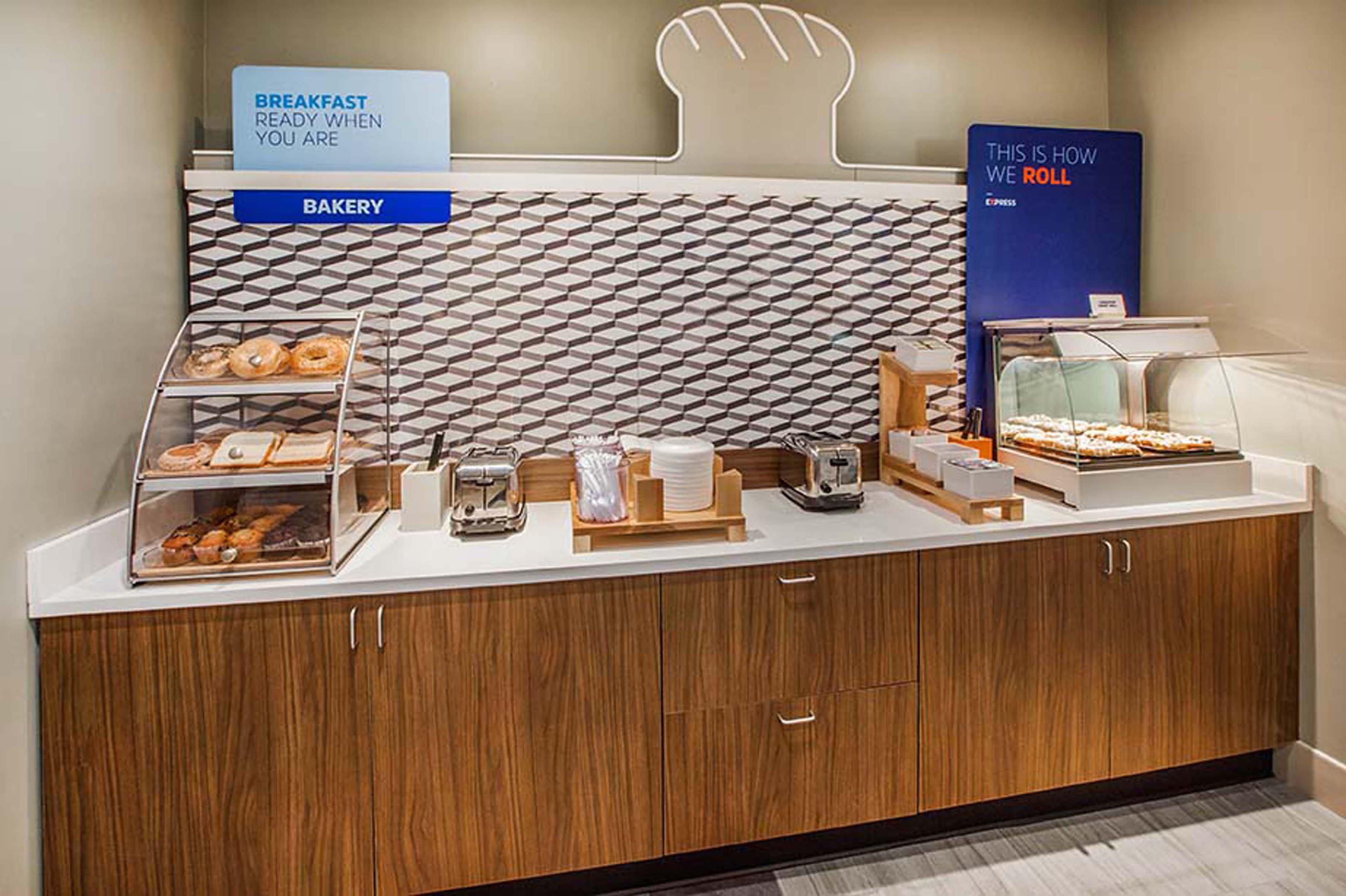 Holiday Inn Express Hotel & Suites Greenwood Luaran gambar
