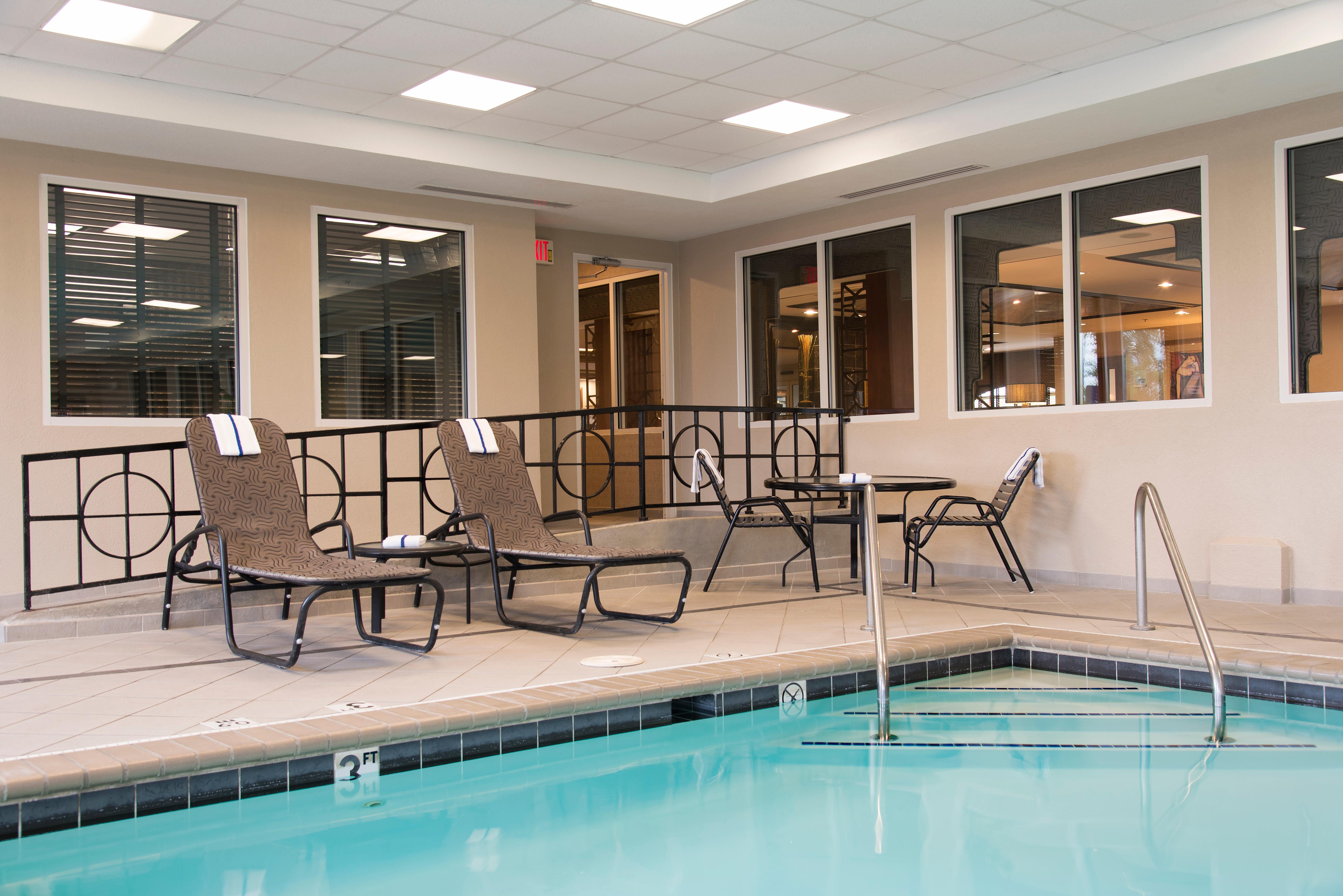 Holiday Inn Express Hotel & Suites Greenwood Luaran gambar