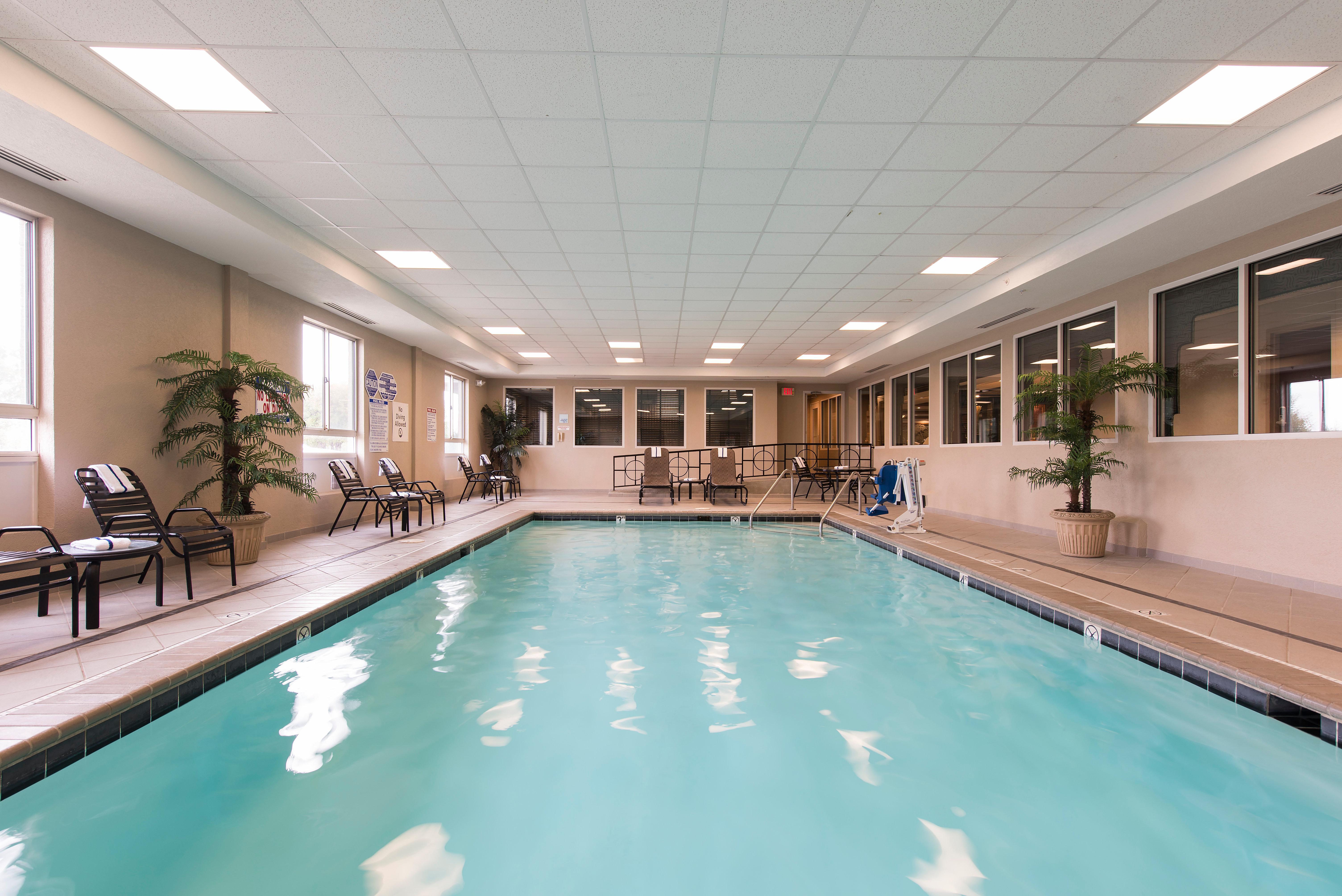 Holiday Inn Express Hotel & Suites Greenwood Luaran gambar