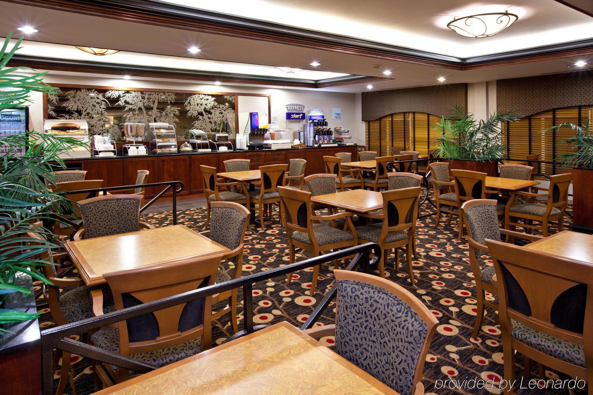 Holiday Inn Express Hotel & Suites Greenwood Luaran gambar