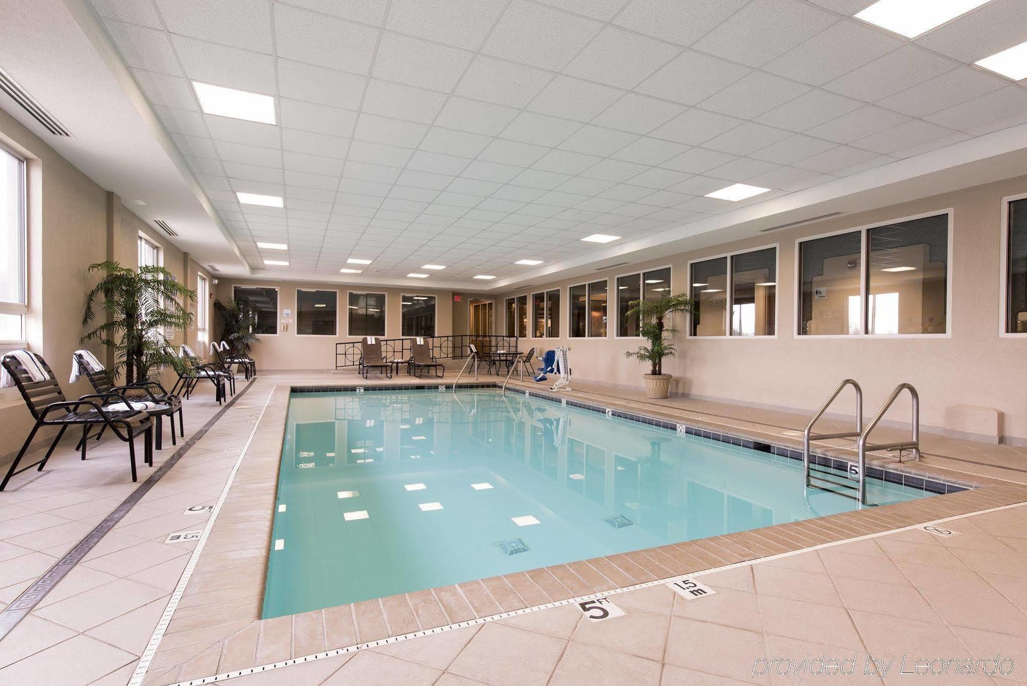 Holiday Inn Express Hotel & Suites Greenwood Luaran gambar